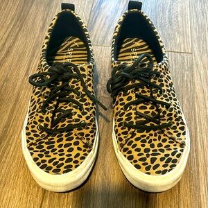 Leopard print sperry top siders. Memory foam soles.